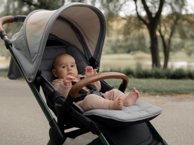 Quelle poussette choisir pour un bébé souffrant d'hypotonie musculaire : maintien, inclinaison et modèles recommandés