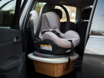 Comment choisir une poussette avec nacelle homologuée pour dormir en sécurité lors de longues siestes ou de trajets nocturnes en voiture